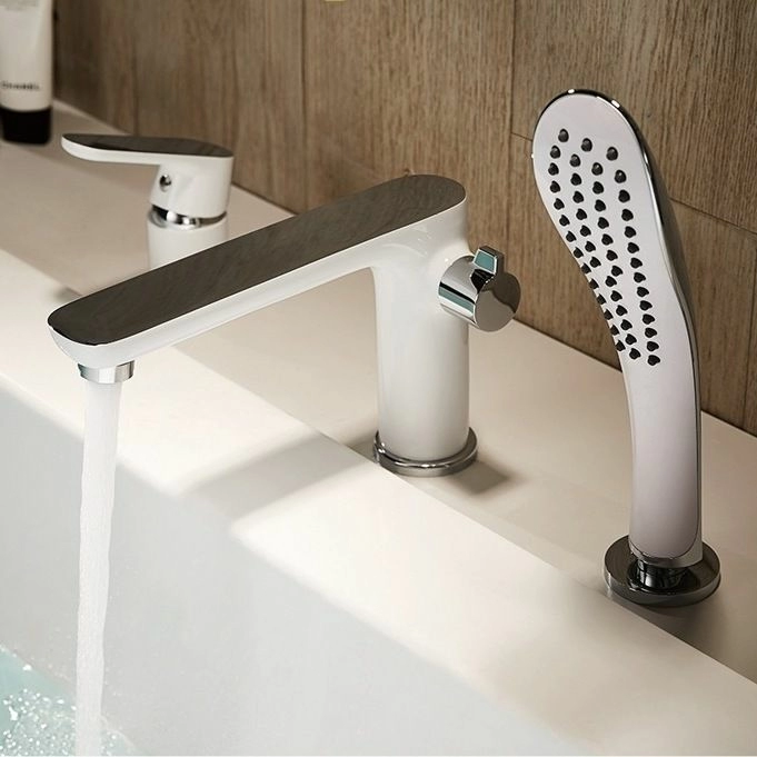 Смеситель врезной в борт ванны белый/хром Ledeme L1153W