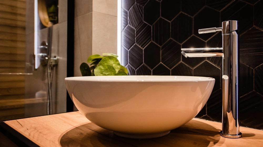 Умывальник-чаша и смеситель Умывальник-чаша и смеситель